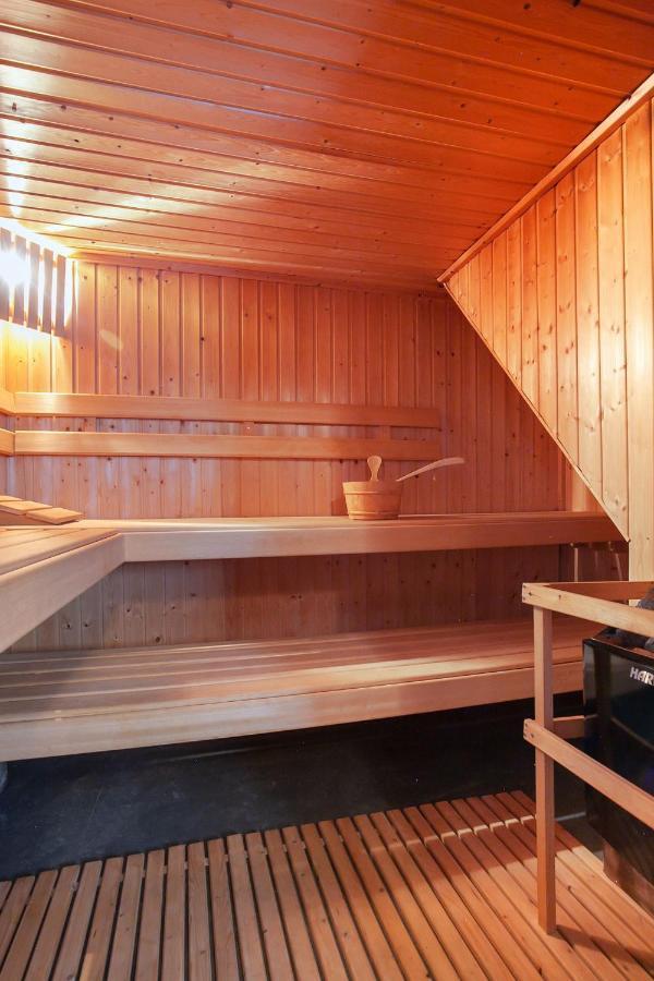 De Kapiteinshut Aan De Rivier Met Xl Ligbad En Sauna Lekkerkerk Extérieur photo